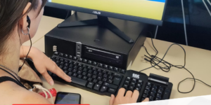 Personas en desempleo crean sus primeras aplicaciones con IA en Zafra: de las finanzas caseras a los videojuegos